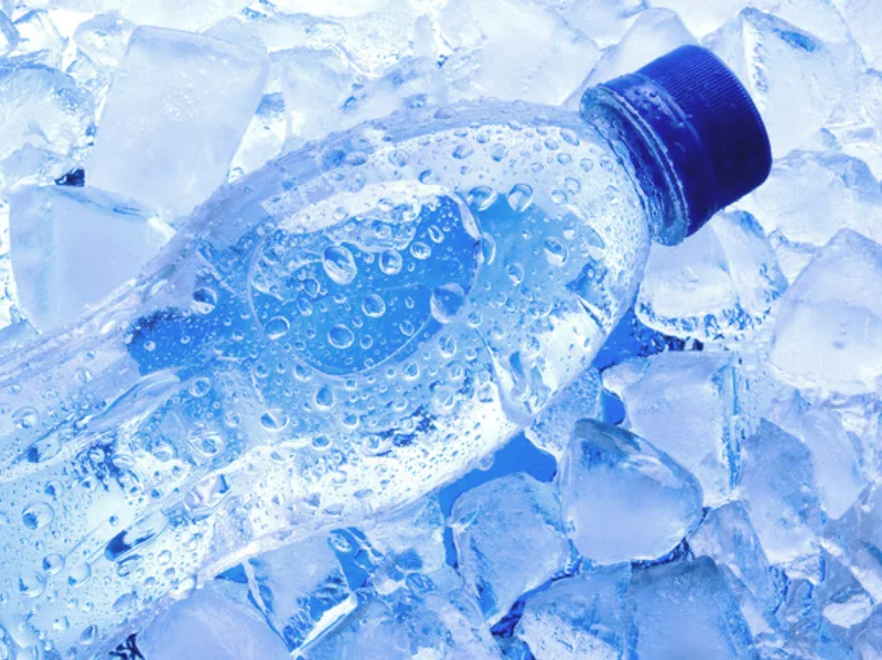 آیا آب معدنی یخ زده برای سلامتی مضر است؟