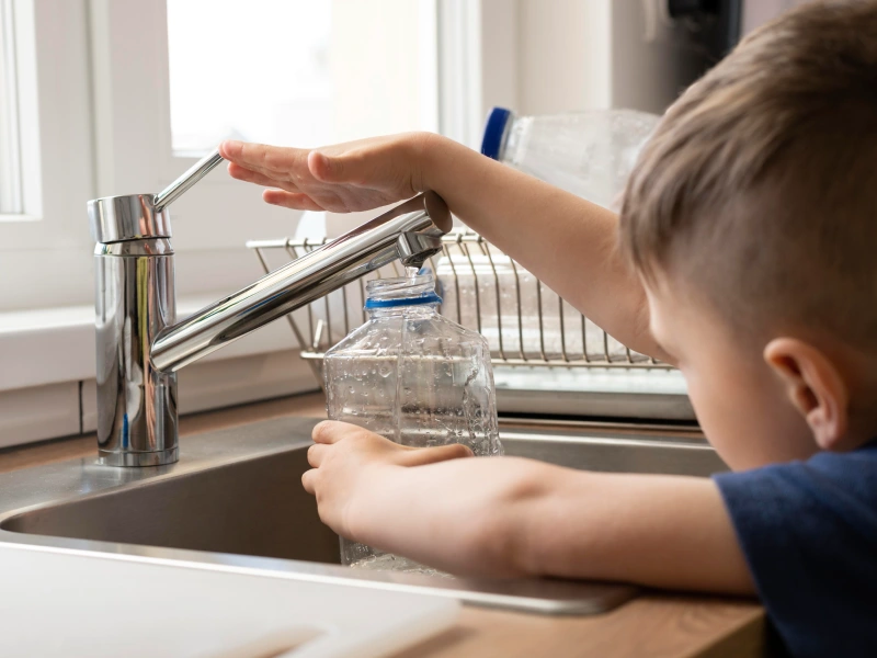 آیا آب لوله کشی برای نوشیدن ایمن است؟ بررسی علمی آیا آب لوله کشی برای نوشیدن ایمن است؟ بررسی علمی