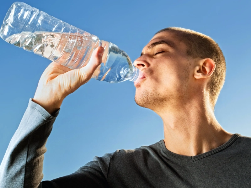 نوشیدن آب در هنگام ورزش خوبه یا بد؟ نوشیدن آب قبل از ورزش