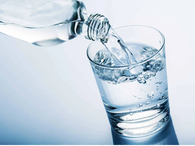 نقش آب در سلامت مفاصل و جلوگیری از دردهای عضلانی نکات مهم برای مصرف بهتر آب