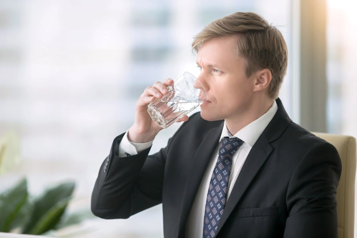 ساعت طلایی نوشیدن آب برای پوست، تمرکز و متابولیسم بهتر