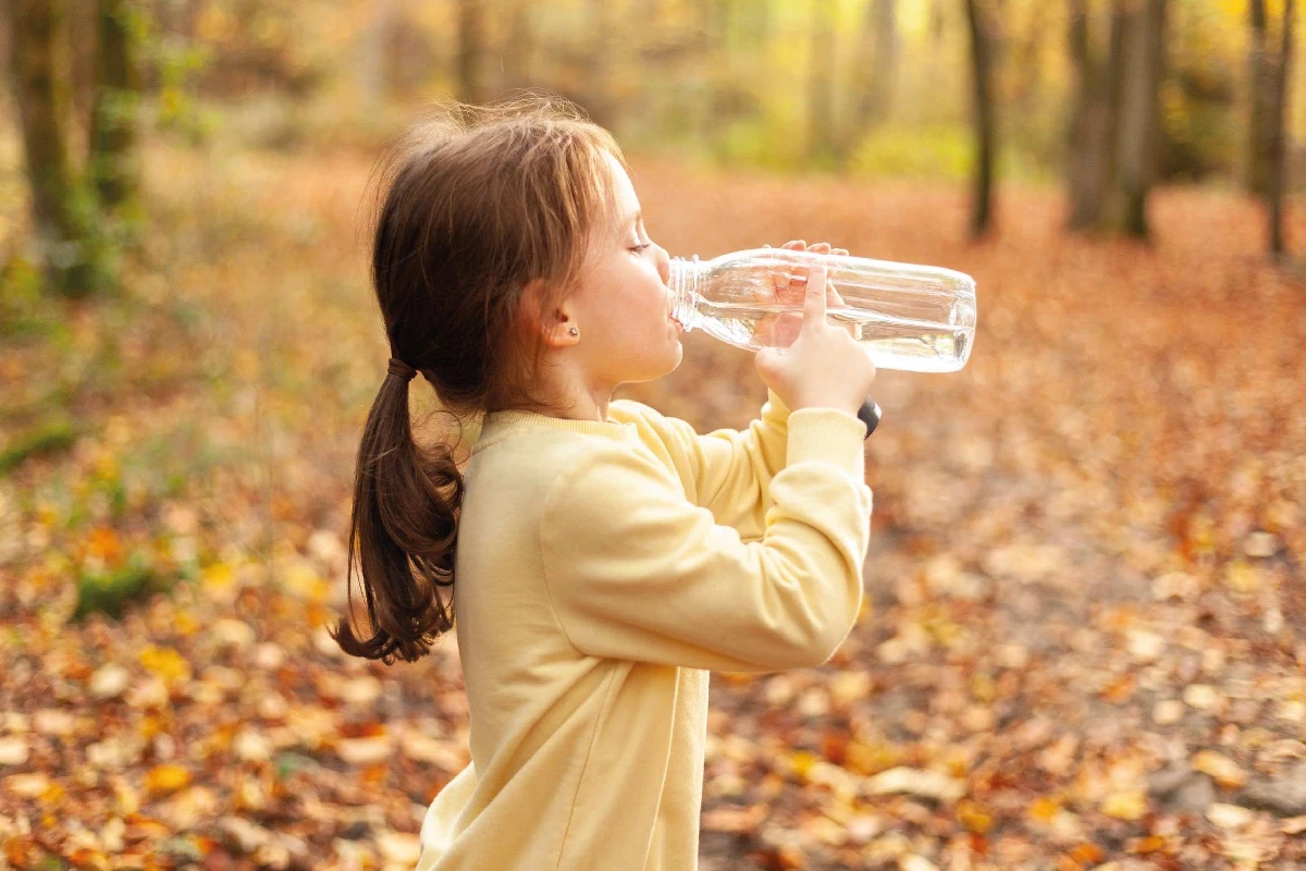 نوشیدن آب و سلامت پوست در پاییز