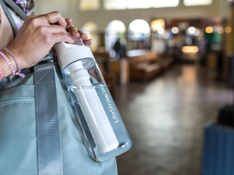 نگهداری صحیح آب بطری در خانه و سفر اصول طلایی نگهداری آب بطری در خانه